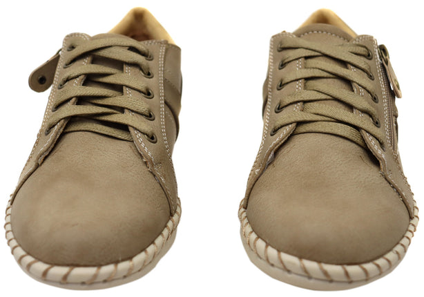 Scholl Wren Slide Sandal in Taupe Size 40