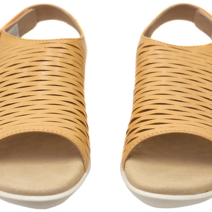 Scholl Tulsa Leather Clog Sandal in Tan Size 40