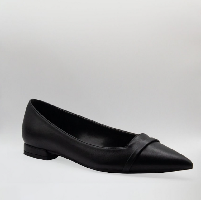Chloe 1cm Closed Flats Black