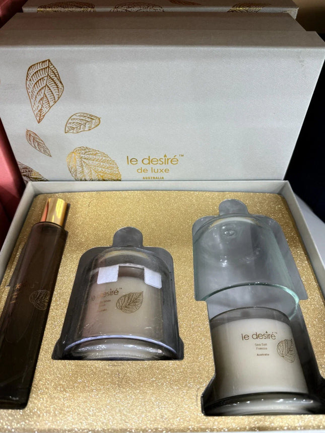 Le Desirede Luxe Gold Leaf Gift Box Vanilla White Musk / Sea Salt Freesia  2 Soy Can